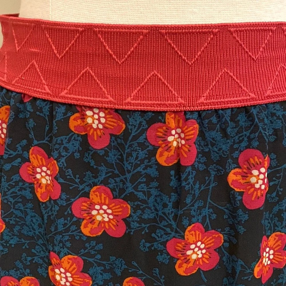 LuLaRoe Lola Navy Blue Red Floral SZ S Chiffon Cottagecore Boho Romantic Skirt - Picture 5 of 10